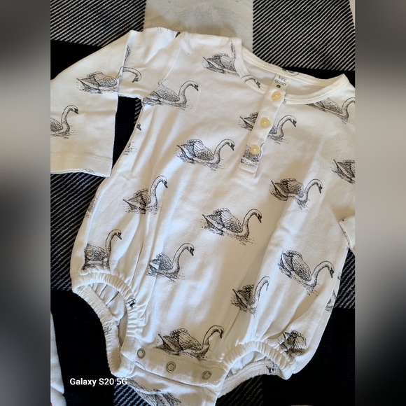 Kate quinn bundle 🖤🦢 - Picture 4 of 10